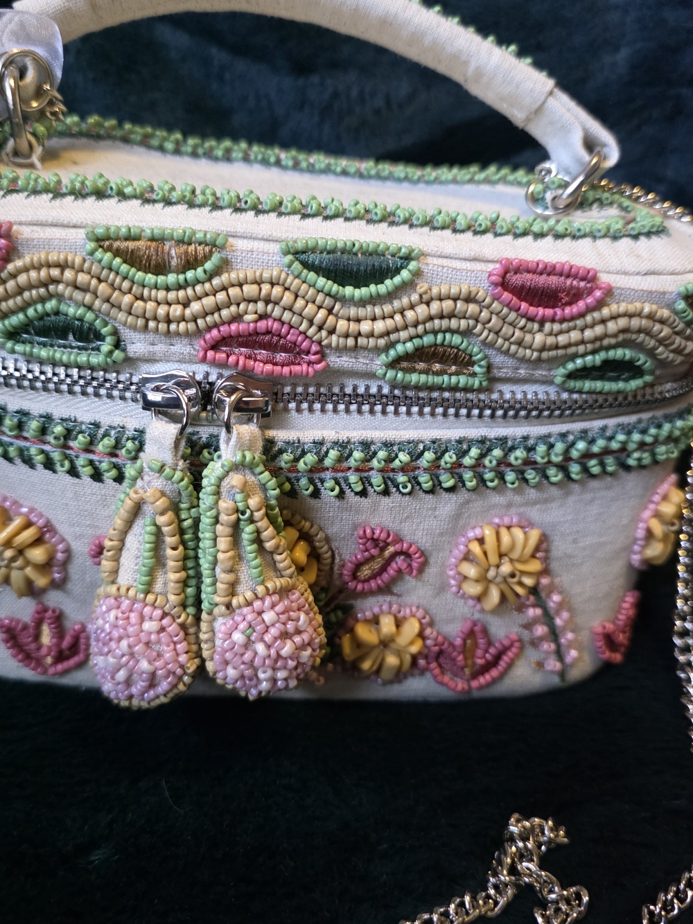 Handcrafted Embroidered Cream Beaded Top-Handle Crossbody Bag - Picture 2 of 8